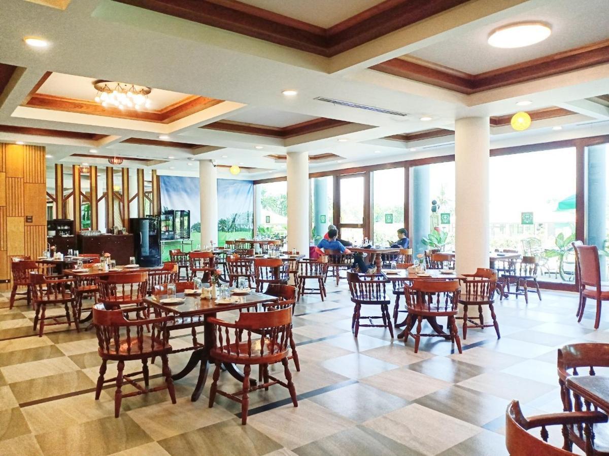 Pinehurst Golf Club And Hotel Pathumthani Kültér fotó