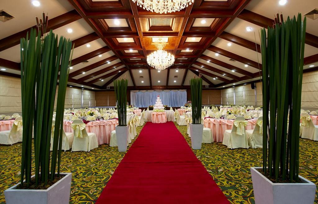 Pinehurst Golf Club And Hotel Pathumthani Kültér fotó
