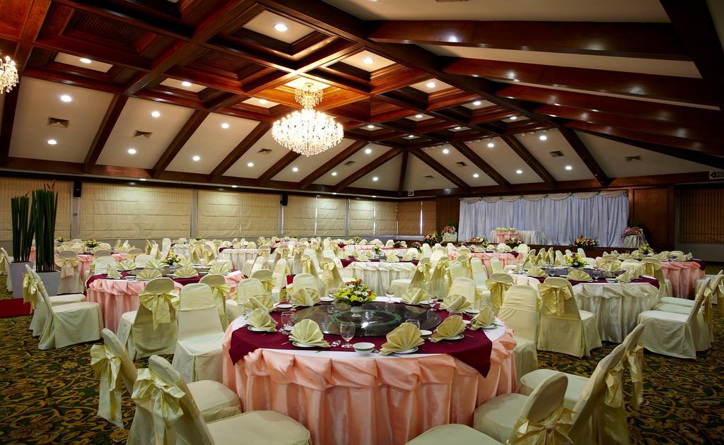 Pinehurst Golf Club And Hotel Pathumthani Kültér fotó